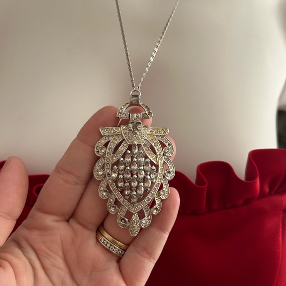 4/$50 Elegant Silver Pendant Necklace 22 inch 👰 - Picture 1 of 8
